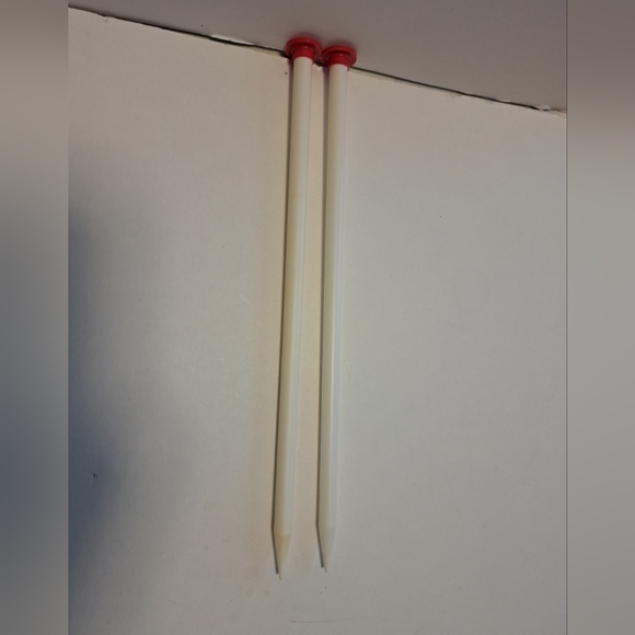 Susan Bates knitting needles size 17 (12mm) 14.25" long - Picture 2 of 3